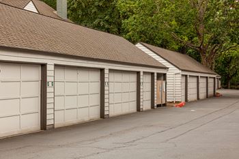Garages at Haven at Charbonneau